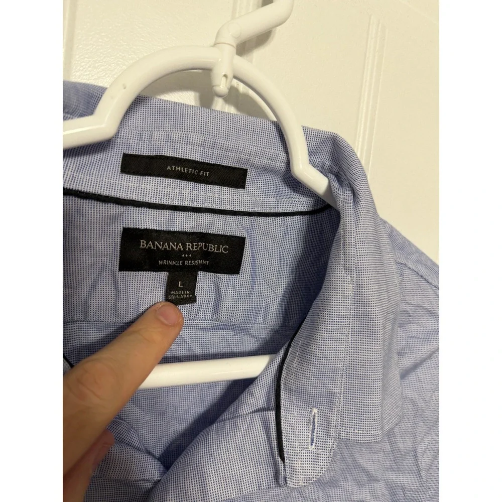 Banana Republic Button Down Mens Large Athletic Fit Wrinkle Resistant Blue EUC